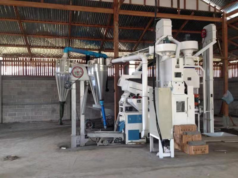 小型商用組合碾米機(jī).png 小型商用組合碾米機(jī).png